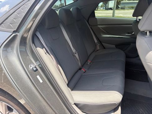 Used 2025 Hyundai Elantra SE FWD image 14
