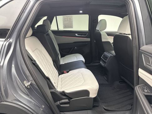 Used 2024 Volkswagen Atlas Cross Sport SEL Premium R-Line image 21