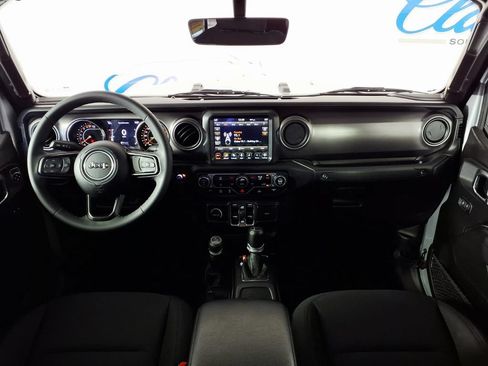 Used 2023 Jeep Gladiator Sport AWD/4WD image 14