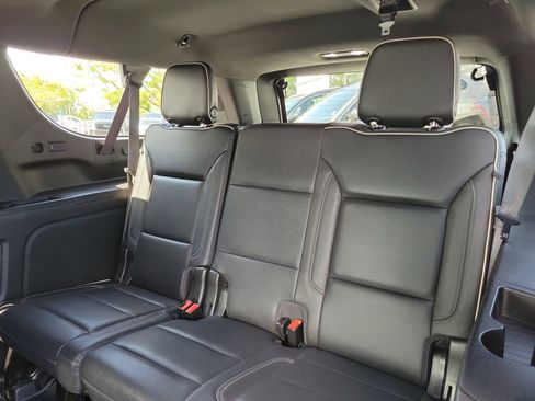 Used 2021 Chevrolet Suburban Premier w/ Premium Package AWD/4WD image 14