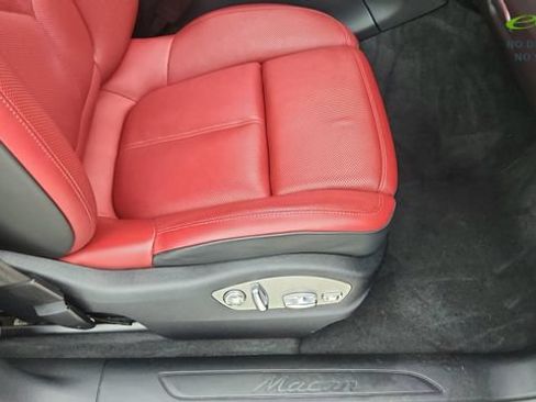 Used 2024 Porsche Macan AWD/4WD image 22