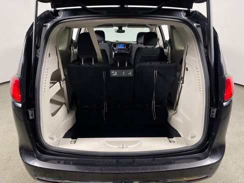 Used 2019 Chrysler Pacifica Touring Plus image 10