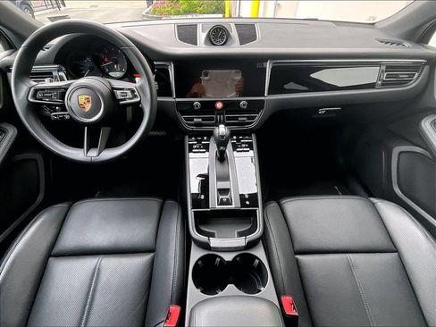 Certified 2026 Porsche Macan AWD/4WD image 18