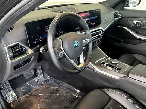 Used 2024 BMW 330e w/ Convenience Package image 17