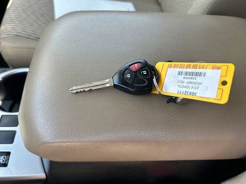 Used 2016 Toyota 4Runner SR5 AWD/4WD image 26