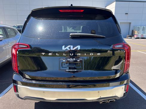 Used 2024 Kia Telluride S w/ S Sunroof Package FWD image 3