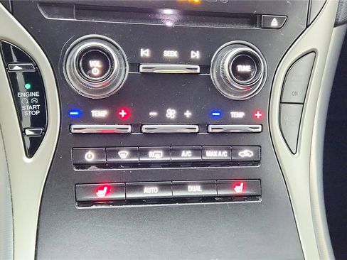 Used 2019 Lincoln Nautilus Select image 32