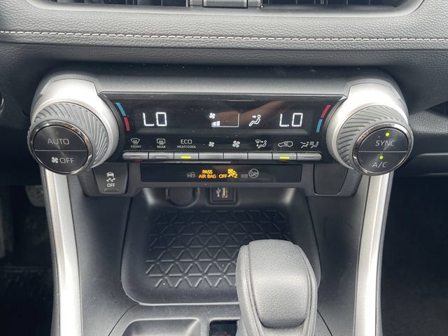 Used 2025 Toyota RAV4 XLE AWD/4WD image 19