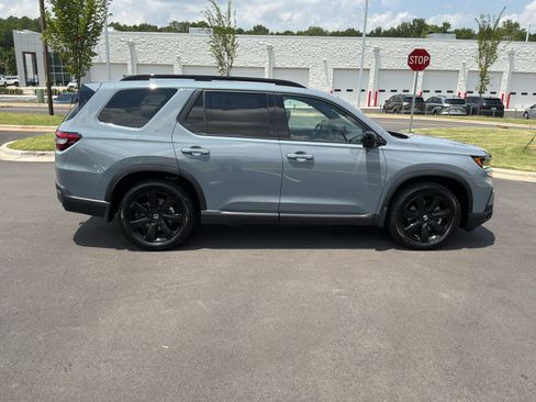 Used 2025 Honda Pilot Black Edition image 11