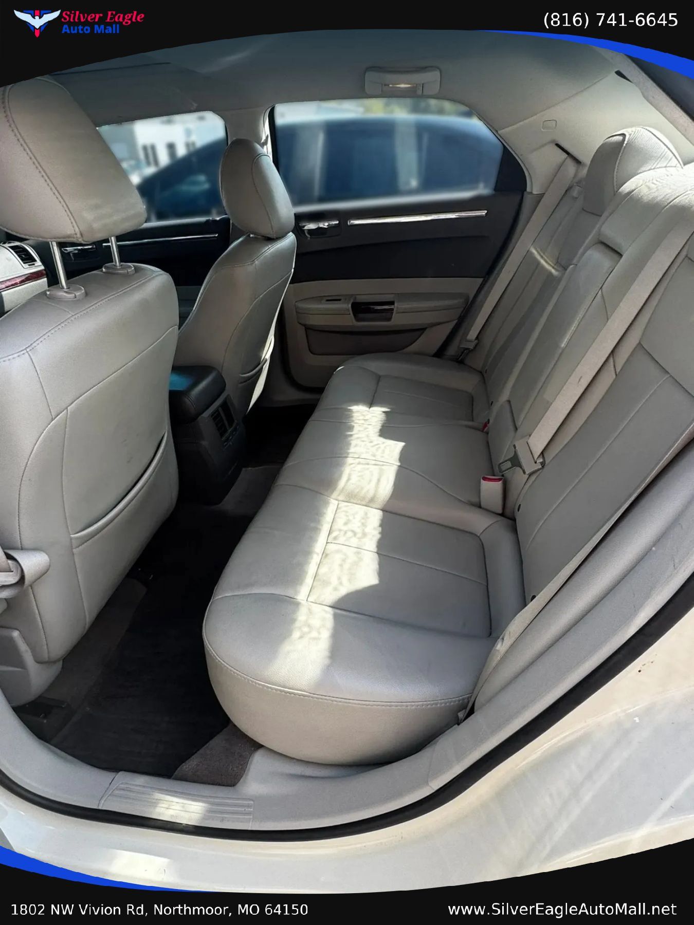Used 2010 Chrysler 300 Limited RWD image 10