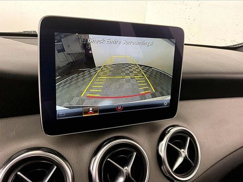 Used 2018 Mercedes-Benz GLA 250 4MATIC image 14