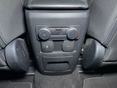 Certified 2022 Ford Explorer XLT image 28