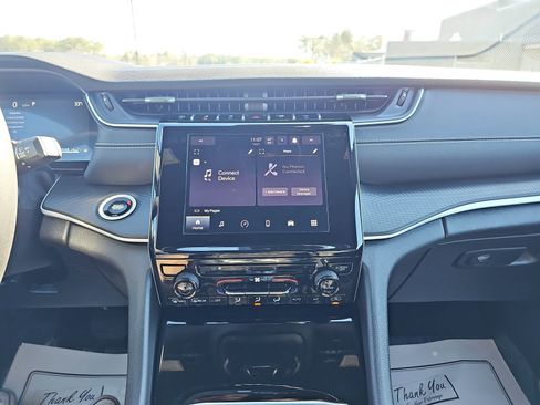 Used 2025 Jeep Grand Cherokee Laredo X w/ Trailer Tow Package image 20