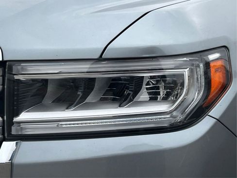 Used 2023 GMC Acadia SLE FWD image 25