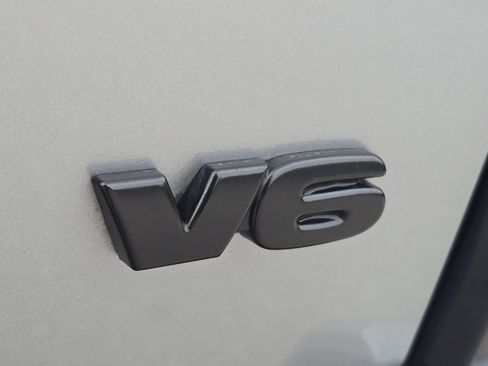 Used 2016 Toyota Tacoma Limited w/ Towing Package image 24