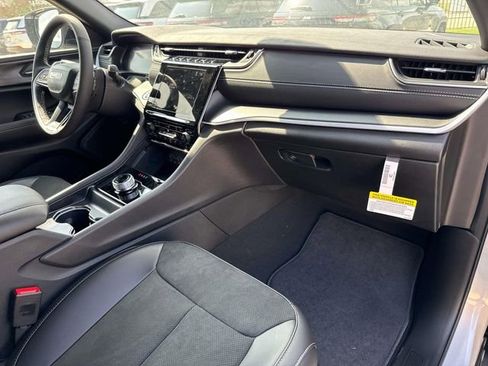 New 2025 Jeep Grand Cherokee L Altitude RWD image 29