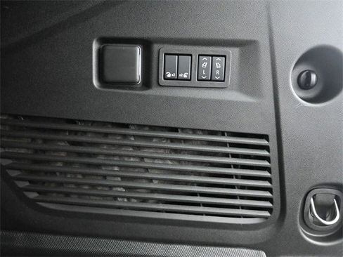 Used 2024 GMC Yukon Denali image 24