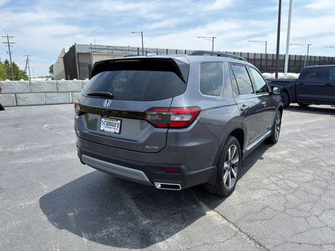 Used 2025 Honda Pilot Elite image 6
