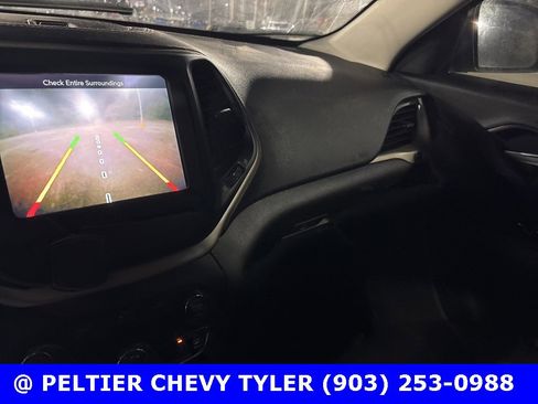 Used 2015 Jeep Cherokee Latitude w/ Comfort/Convenience Group image 16