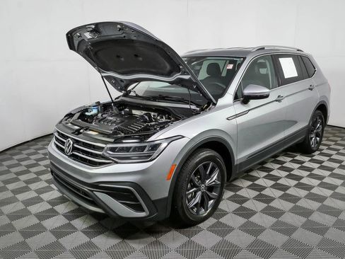 Certified 2023 Volkswagen Tiguan SE FWD image 30