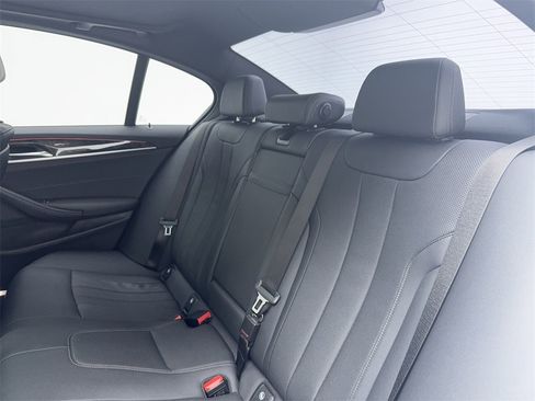 Used 2022 BMW 530i w/ Convenience Package image 40
