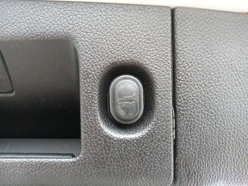 Used 2020 Chevrolet Suburban Premier RWD image 36