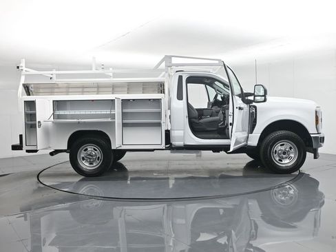 New 2025 Ford F350 XL w/ XL Chrome Package image 4