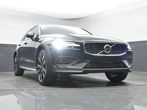 New 2026 Volvo V60 B5 Cross Country Ultra w/ Climate Package AWD/4WD image 39