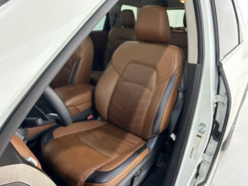Used 2023 Nissan Pathfinder Platinum AWD/4WD image 13