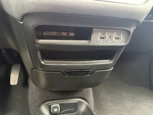 Used 2023 Chrysler Pacifica Touring-L w/ S Appearance Package image 40