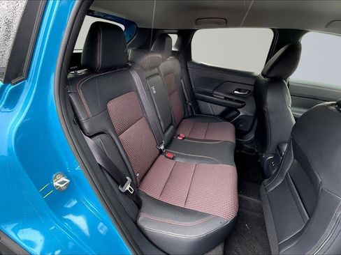 New 2026 Nissan Kicks SR image 9