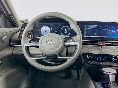 Used 2024 Hyundai Elantra SEL image 18