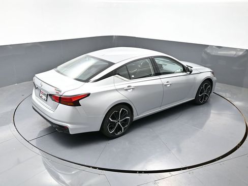 Used 2024 Nissan Altima 2.5 SR image 14