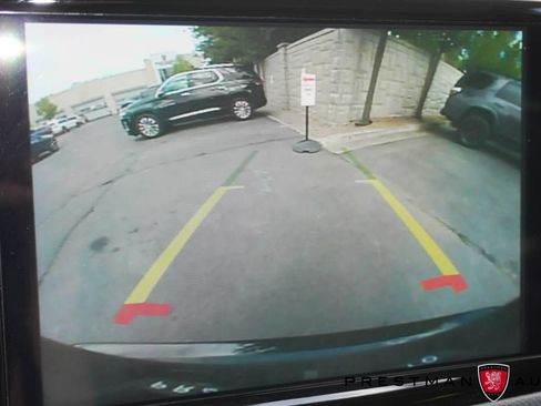 Used 2026 Chrysler Pacifica Select FWD image 10
