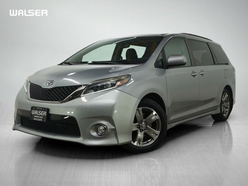 Used 2016 Toyota Sienna SE Premium image 1