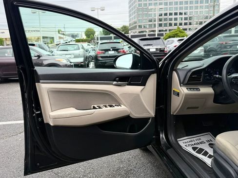 Used 2019 Hyundai Elantra SEL FWD image 9