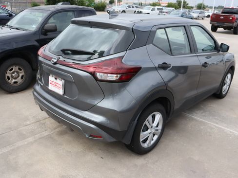Used 2025 Nissan Kicks Play S image 11