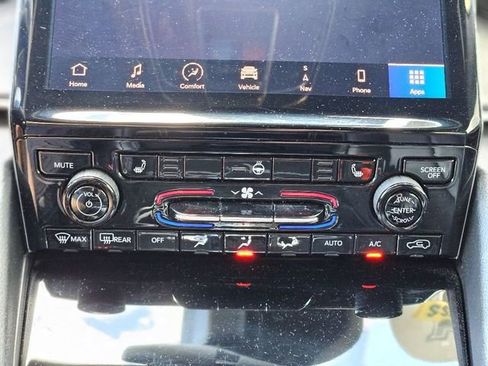 Used 2024 Jeep Grand Cherokee Limited image 24