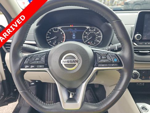 Used 2021 Nissan Altima 2.5 SV w/ SV Premium Package FWD image 6