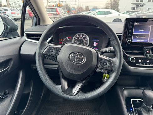 Used 2022 Toyota Corolla LE image 9