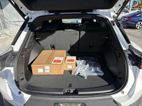 New 2026 Chevrolet Equinox EV LT image 8