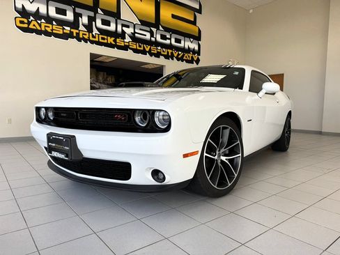Used 2018 Dodge Challenger R/T Plus RWD image 2