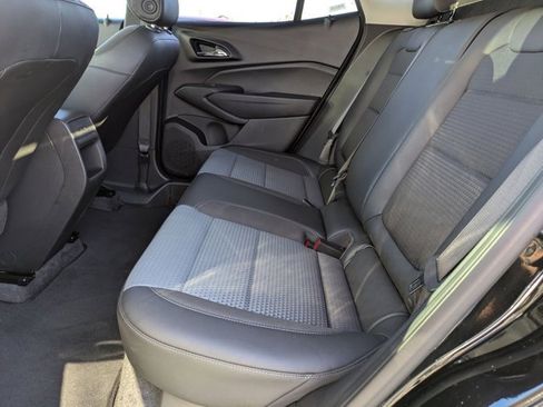 Used 2025 Chevrolet Trax LT w/ LT Convenience Package image 22