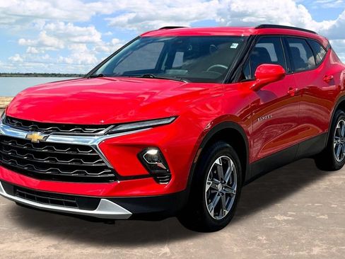 Used 2023 Chevrolet Blazer LT w/ Convenience Package FWD image 4