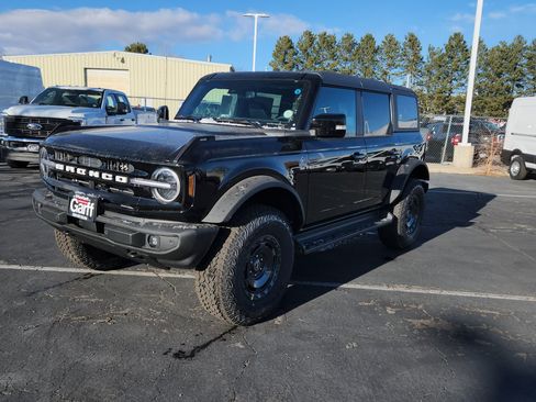 New 2025 Ford Bronco Outer Banks w/ Sasquatch Package image 2