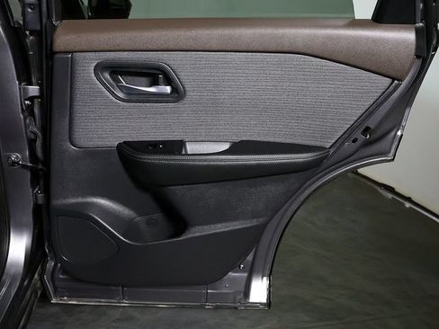Used 2021 Nissan Rogue SV AWD/4WD image 30