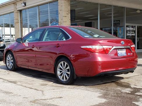 Used 2015 Toyota Camry XLE w/ Moonroof Package image 3