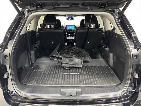 Used 2023 Toyota Highlander XLE AWD/4WD image 30