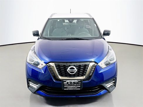 Used 2020 Nissan Kicks SR image 2