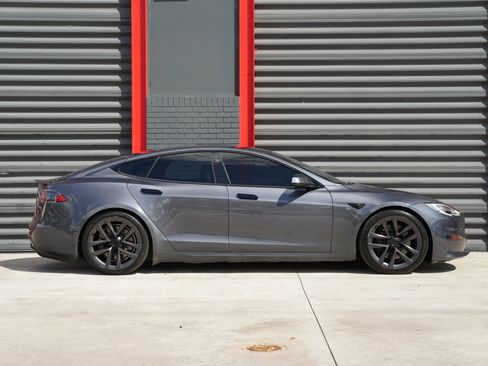 Used 2022 Tesla Model S Plaid image 9